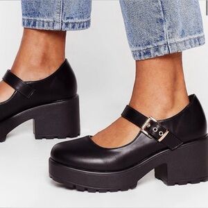 Like New Maryjane Shoes black gold buckle